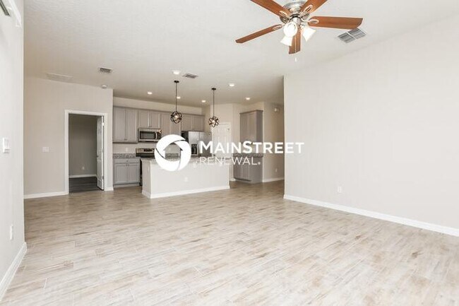 Building Photo - 3 Bedroom Pet-Friendly Home in GRAND ISLAND, FL with Main Street Renewal