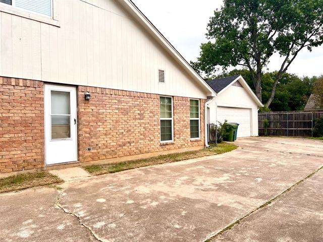 Building Photo - 2121 Stone Moss Ln