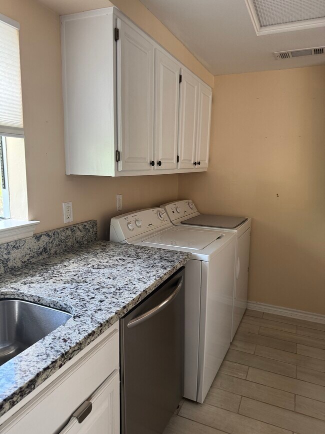 Building Photo - 6220 Bentwood Trail