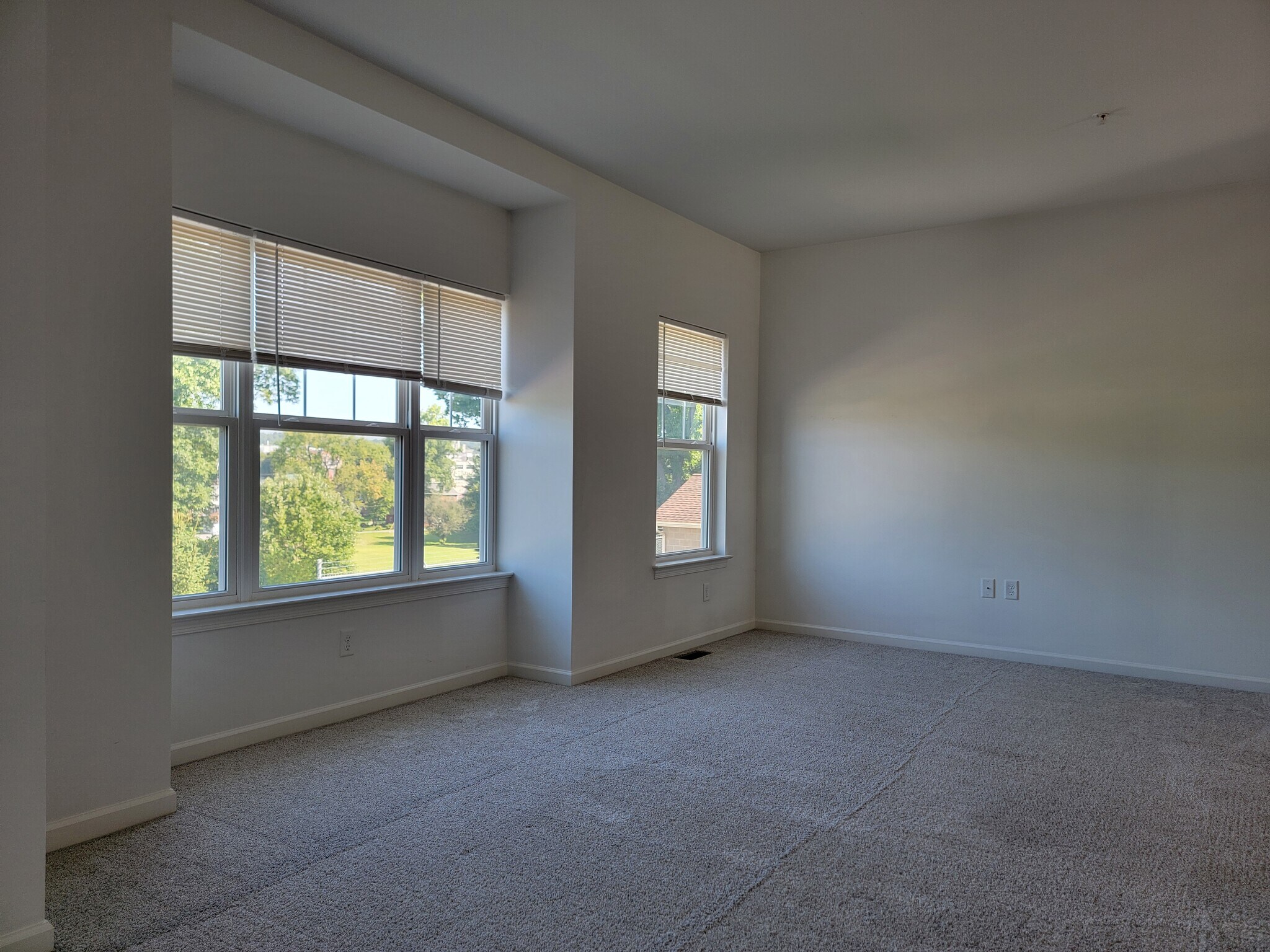Building Photo - 10 Glenbrook Ct