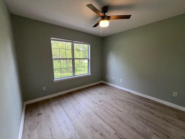 Building Photo - 2 Bedroom 2 Bath Duplex