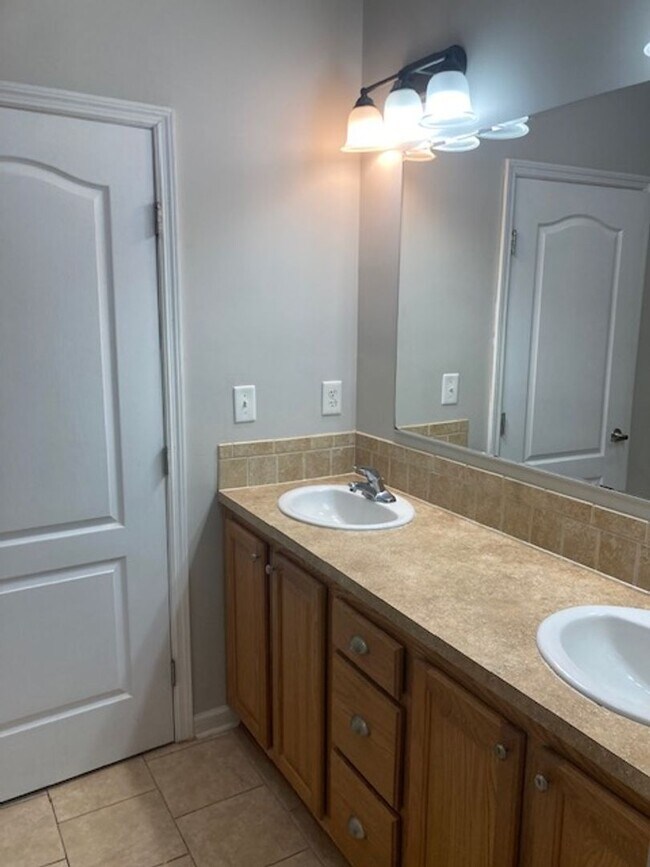 Building Photo - Gulfport 3 Bedroom