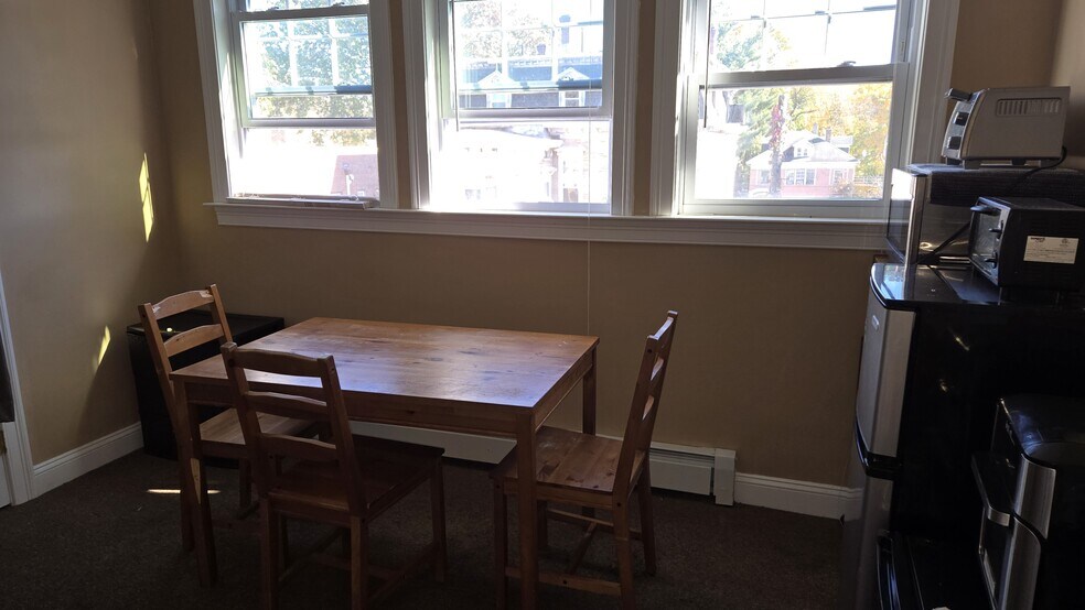 Dining Area - 47 Hotchkiss St