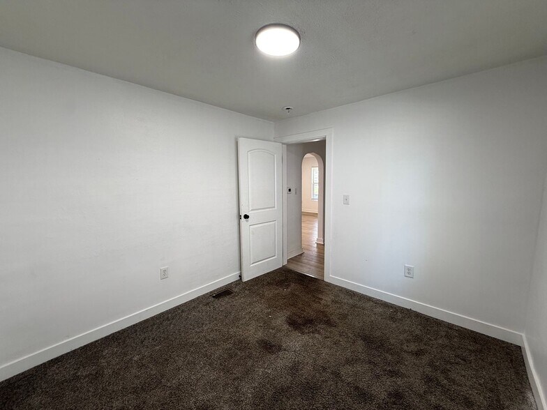Building Photo - 523 N Alton Ave