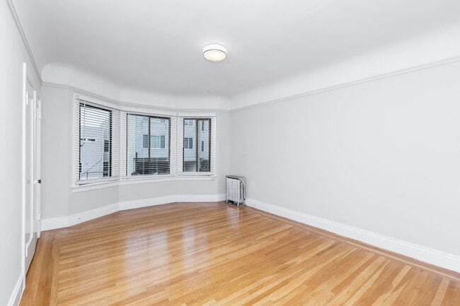 Building Photo - 337 10th Avenue