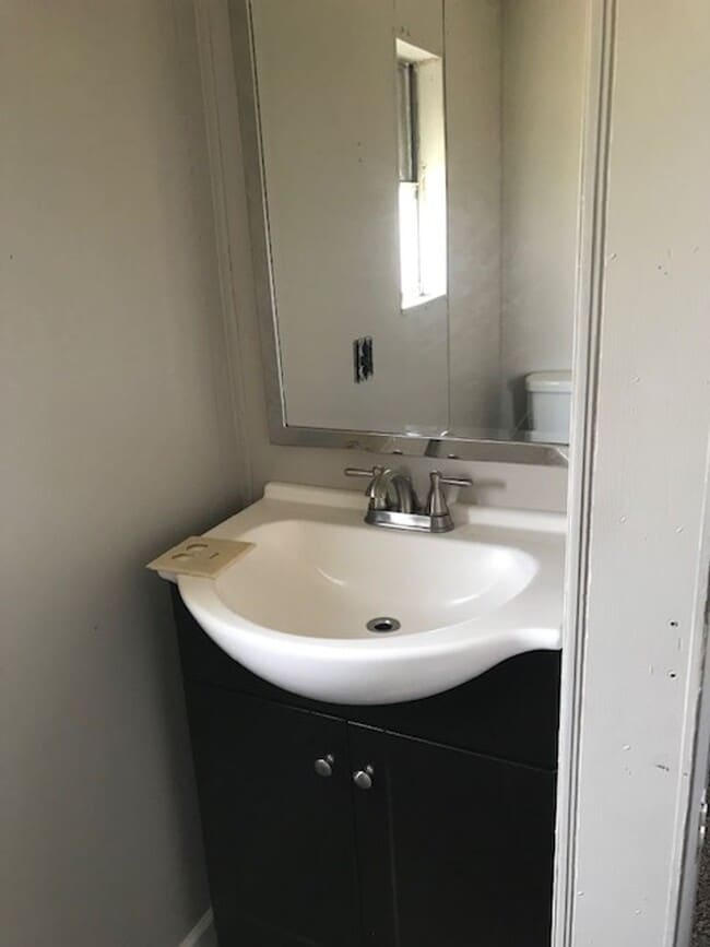 Building Photo - 2 Bedroom and 2 Baths Home on Large Fenced...