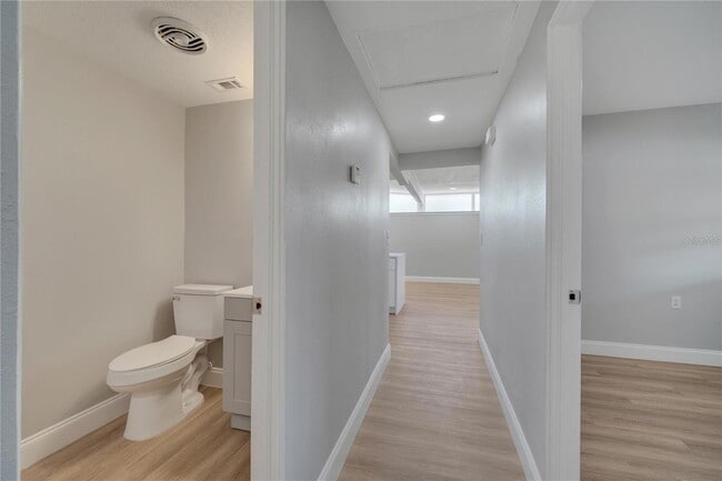 Building Photo - 2303 Bonneville Dr