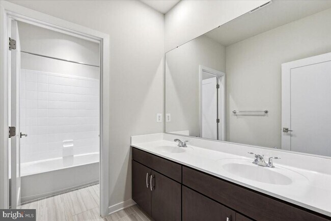 Building Photo - 23551 Buckland Farm Terrace