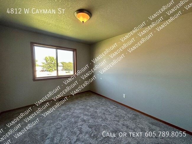 Building Photo - 4812 W Cayman St