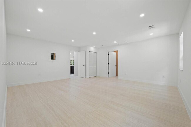 Building Photo - 11770 Griffing Blvd