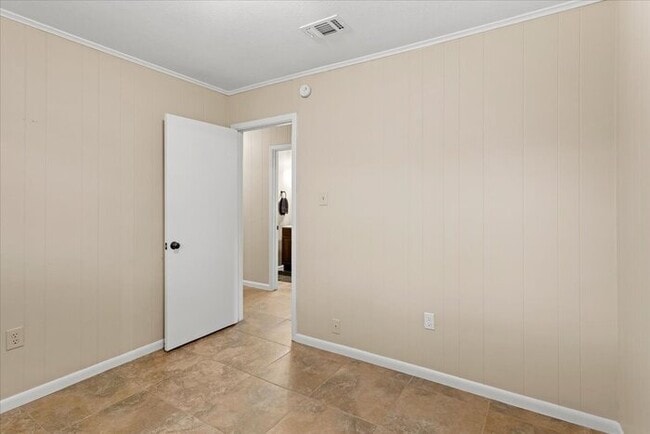 Building Photo - 122 Clarence Dr