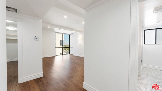 Building Photo - 10660 Wilshire Blvd