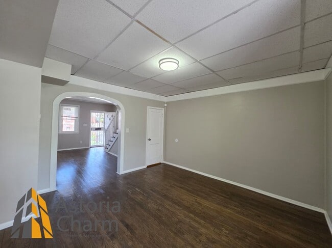 Building Photo - 1418 N Dukeland St
