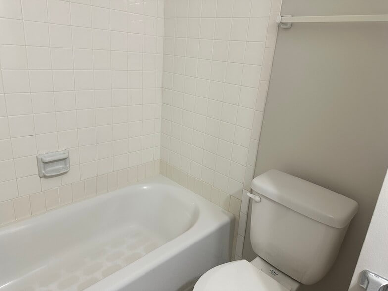 Second upstairs bath with tub - 4847 Chevy Chase Dr