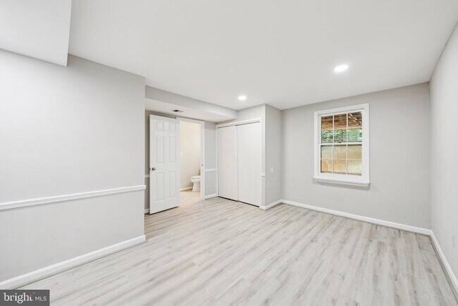Building Photo - 6245 Windward Dr