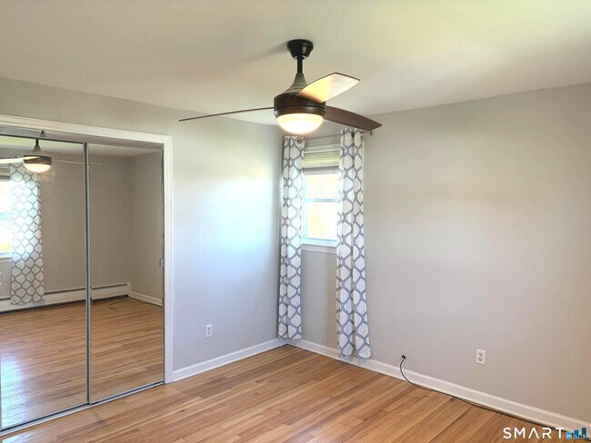 Building Photo - 3 Carmen St