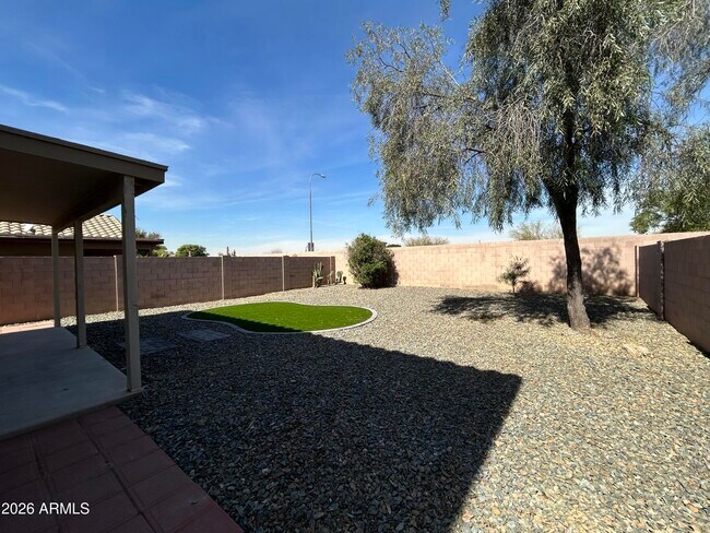 Building Photo - 10542 W Alvarado Rd