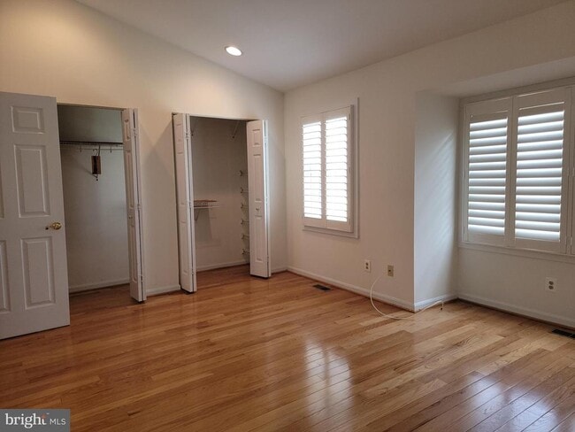 Building Photo - 1926 Thomas Run Cir