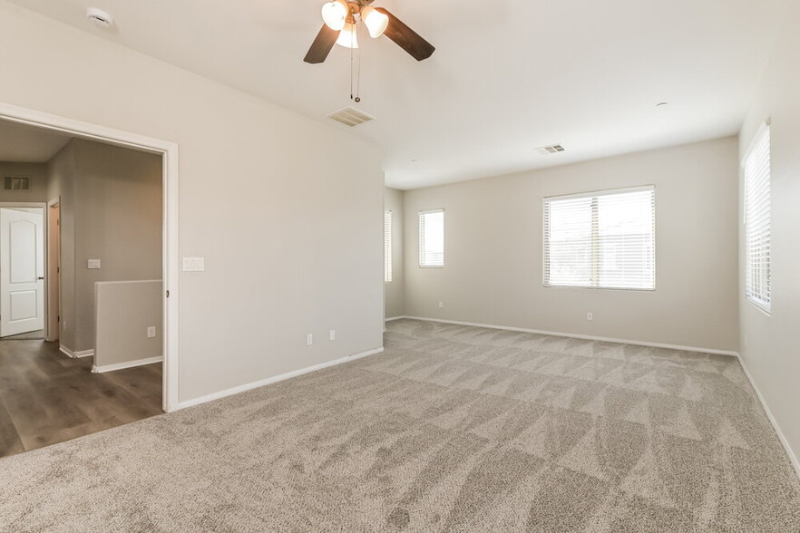 Building Photo - 698 Calamus Palm Pl