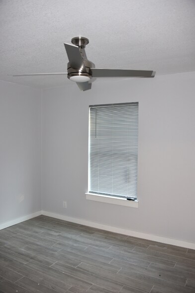 Building Photo - 1033 E Milam St