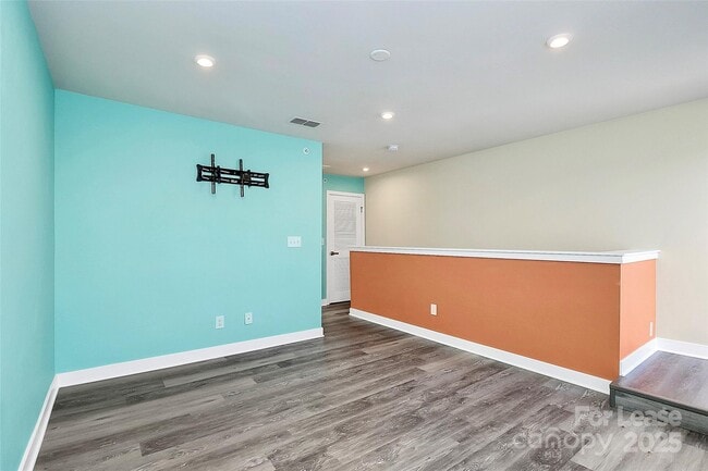 Building Photo - 228 Parkwood Ave