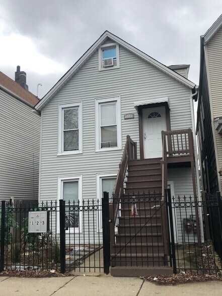 Building Photo - 3511 W Dickens Ave