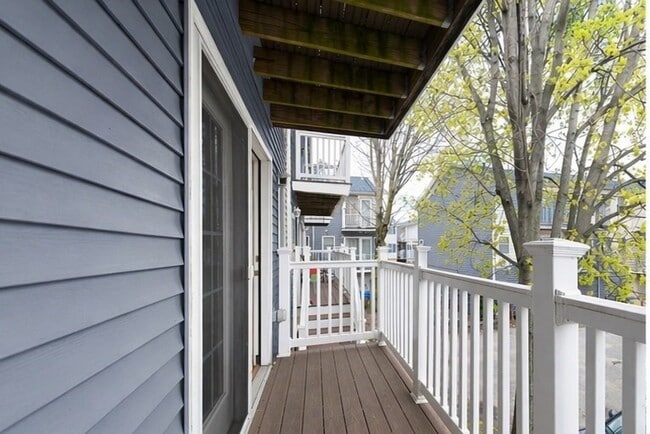 Building Photo - 47 Alder St