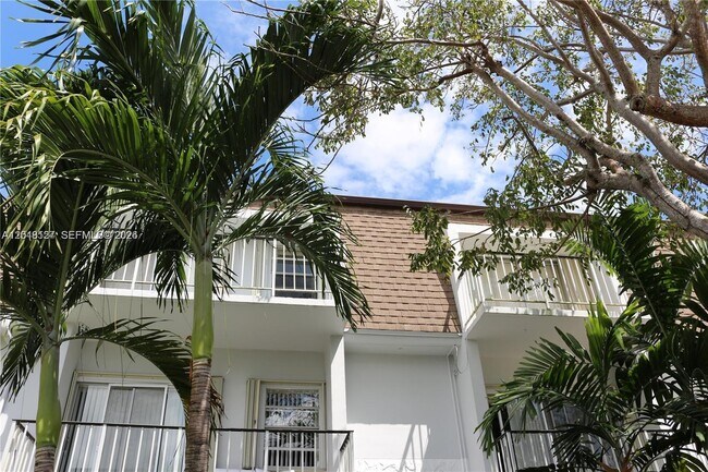 Building Photo - 9611 SW 77th Ave