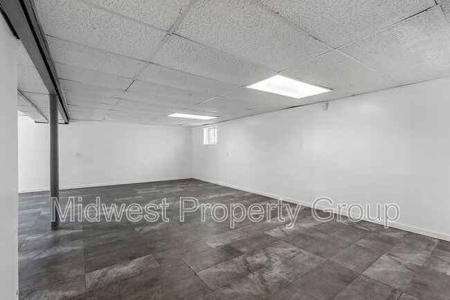 Building Photo - 4452 Eminence Blvd