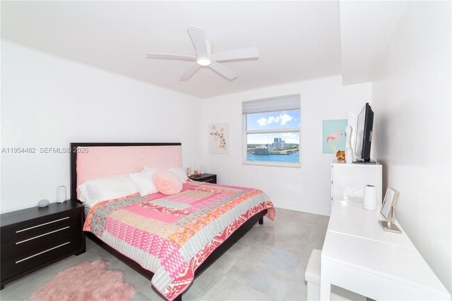 Building Photo - 17150 N Bay Rd