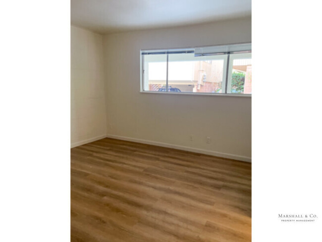 Building Photo - KENTFIELD 1BR/1BA, POOL,CARPORT, STOR.,LAU...