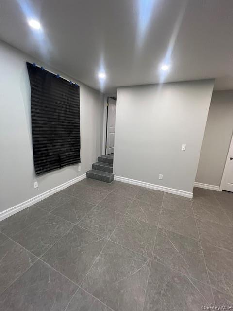 Building Photo - 2524 Tenbroeck Ave