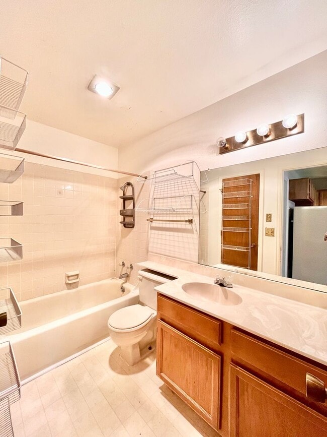 Building Photo - Spacious & Beautiful 1 Bedroom- 1.5 Bath with a Loft in Fort Collins, CO