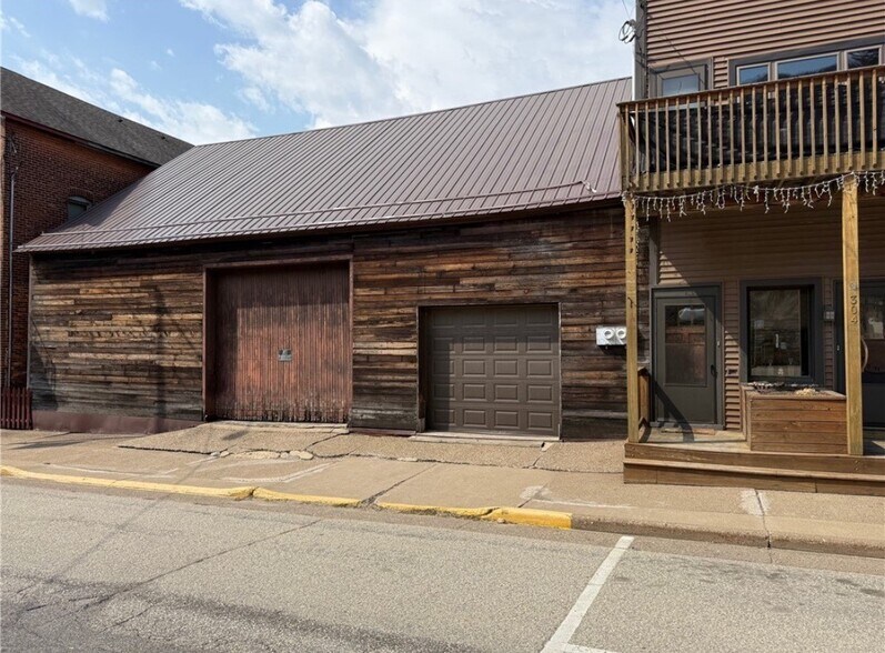 Building Photo - 304 S Main St