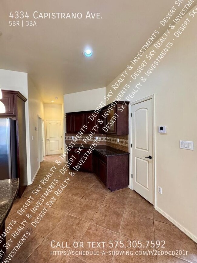 Building Photo - 4334 Capistrano Ave