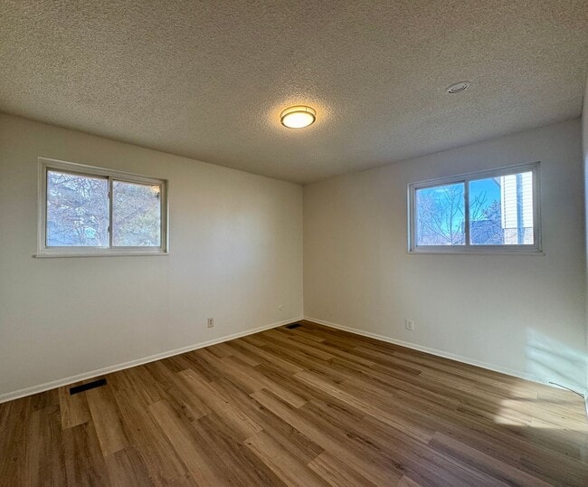 Building Photo - Spacious 5-Bedroom Single-Family Home with Fenced Yard & Garage