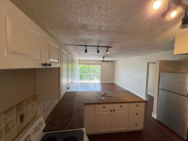 Building Photo - 725 Hummingbird Way