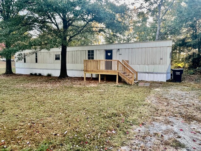 Primary Photo - Adorable 2 bedroom 2 bath Trailor Home loc...