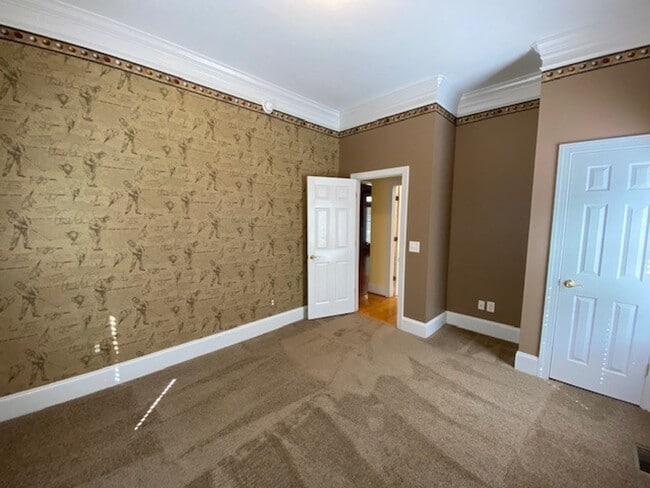 Building Photo - $500 Off 1 Month if Moved In by 11/30/25