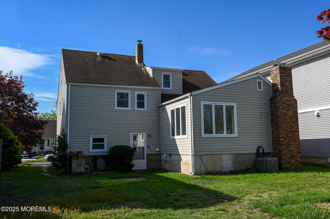 Building Photo - 904 Claridge Dr