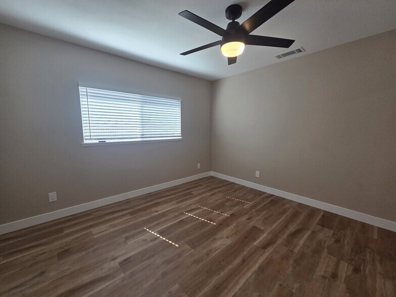 Building Photo - 1337 Cottonwood Dr