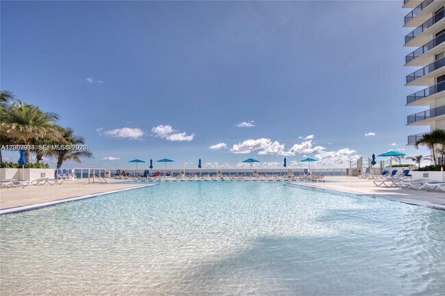 Building Photo - 2751 S Ocean Dr