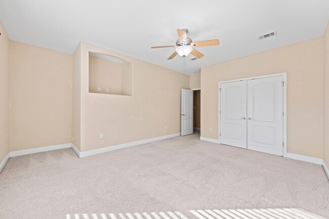 Building Photo - 528 Maple Ave