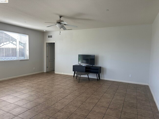 Building Photo - 649 Poplar Ct