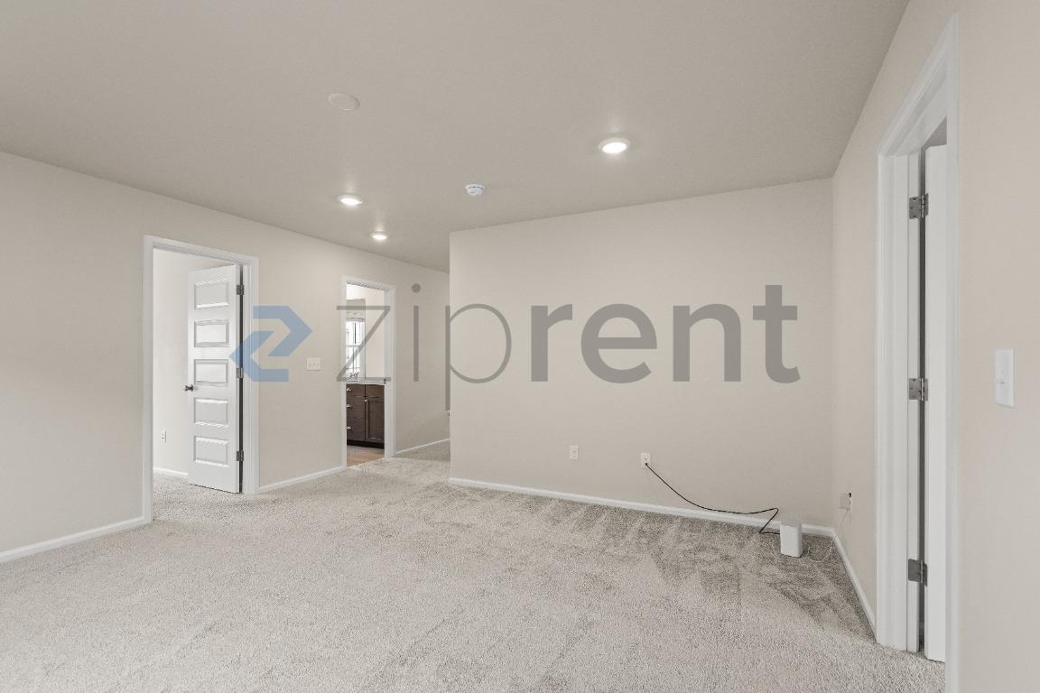 Building Photo - Unit