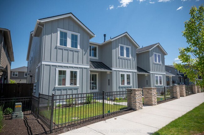 Building Photo - M555
