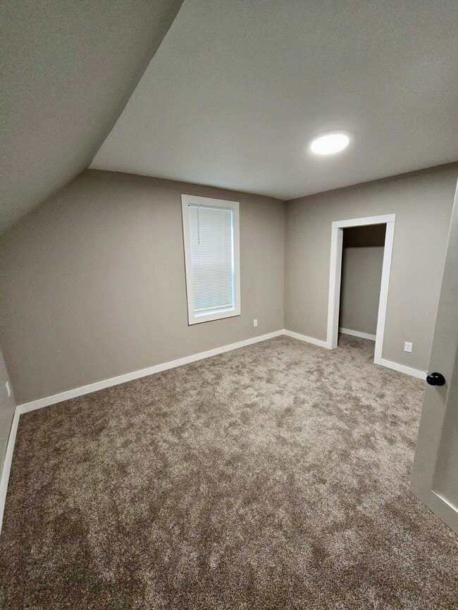 Building Photo - 725 W Cavour Ave