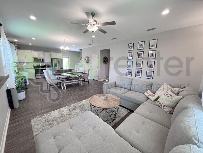 Building Photo - Beautiful 3B/2.5B Home in Mcallen ( Tres Lagos  Community )