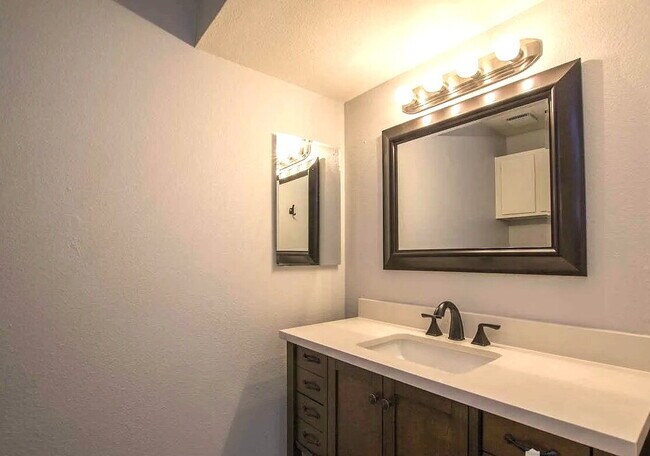 Building Photo - SPACIOUS EAST VALLEY LIVING IN PRIME MESA LOCATION WITH POOL ACCESS