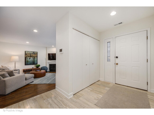 Building Photo - 150 W Eugenie St